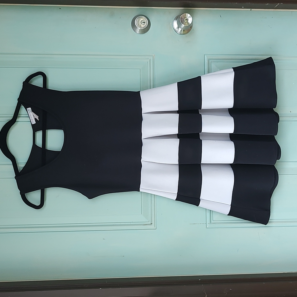EUC flirty b&w dress🩷